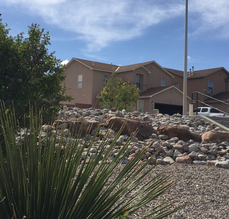 1349 Arroyo Hondo St SW, Albuquerque, NM 87121 House for Rent in