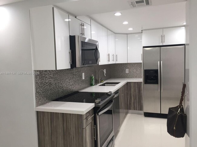 Building Photo - 210 174th St