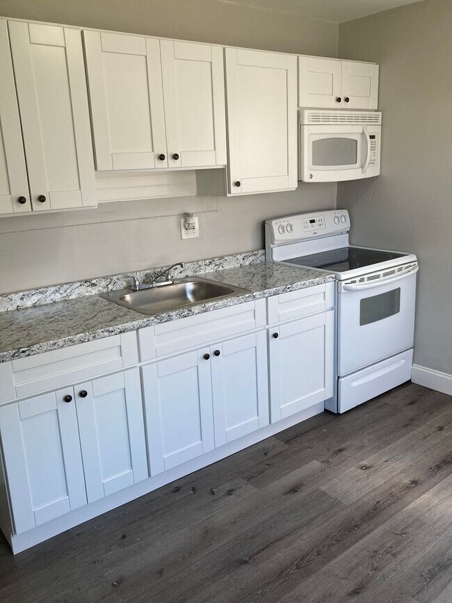 Foto del edificio - 3 Bedroom 1 Bathroom Duplex Home in Aberde...