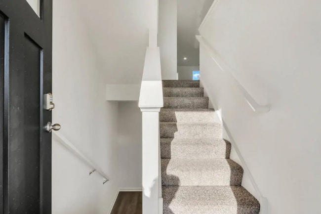 Building Photo - 6550 Linden Trl