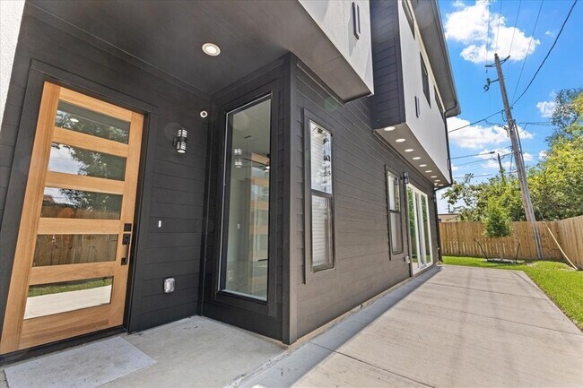 Foto del edificio - 5110 Longmeadow St