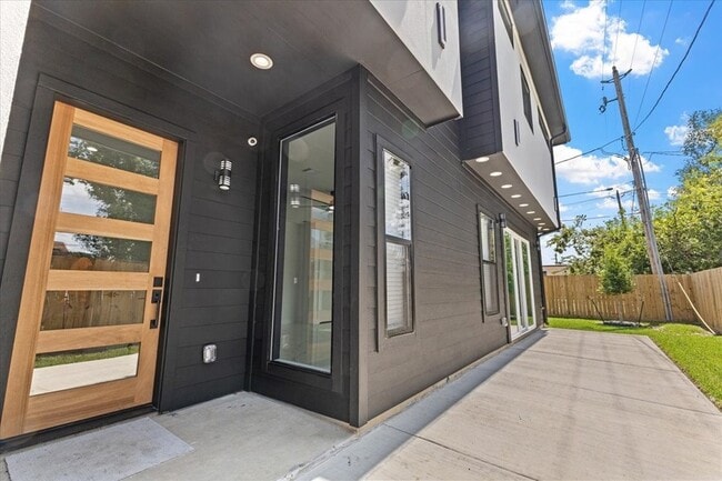 Photo - 5110 Longmeadow St Apartment