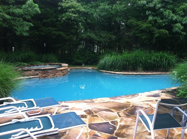 Foto del edificio - 110 Greenleaf Ln