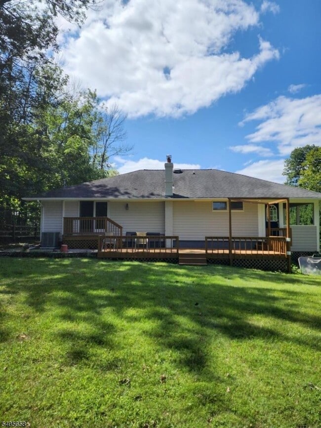 Foto del edificio - 23 Old Farm Rd