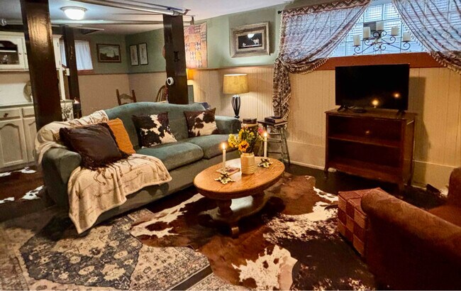 Building Photo - 425 S Washington St