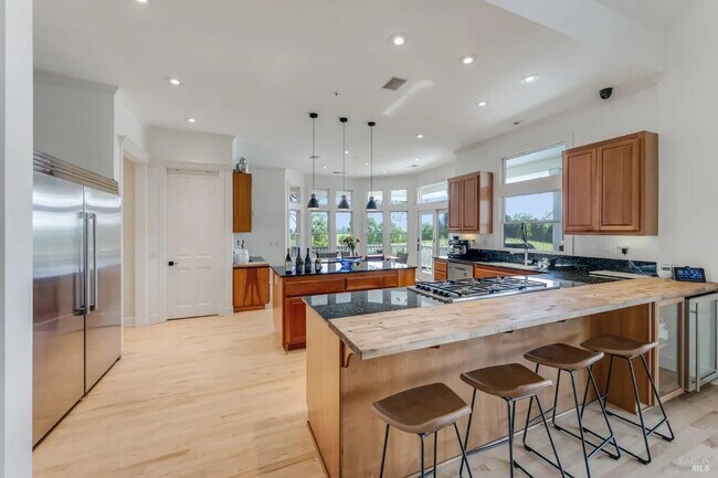 cocina actualizada - 150 Old Vine Ln