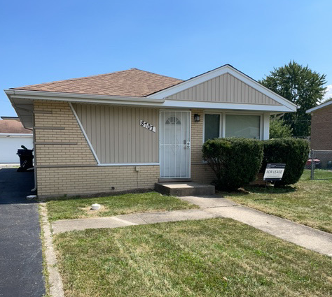 Primary Photo - NOW AVAILABLE! - 8707 S 81st Ct, Oak Lawn,...