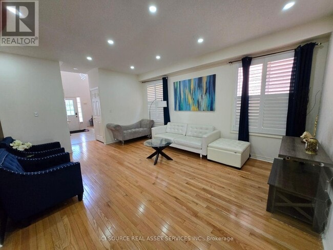 Building Photo - 376 Bessborough Dr