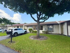 Building Photo - 15860 Laurel Oak Cir