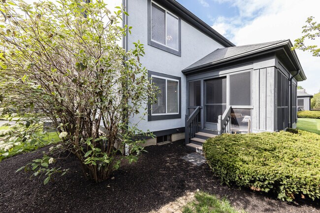 Building Photo - 7073 Muirfield Dr