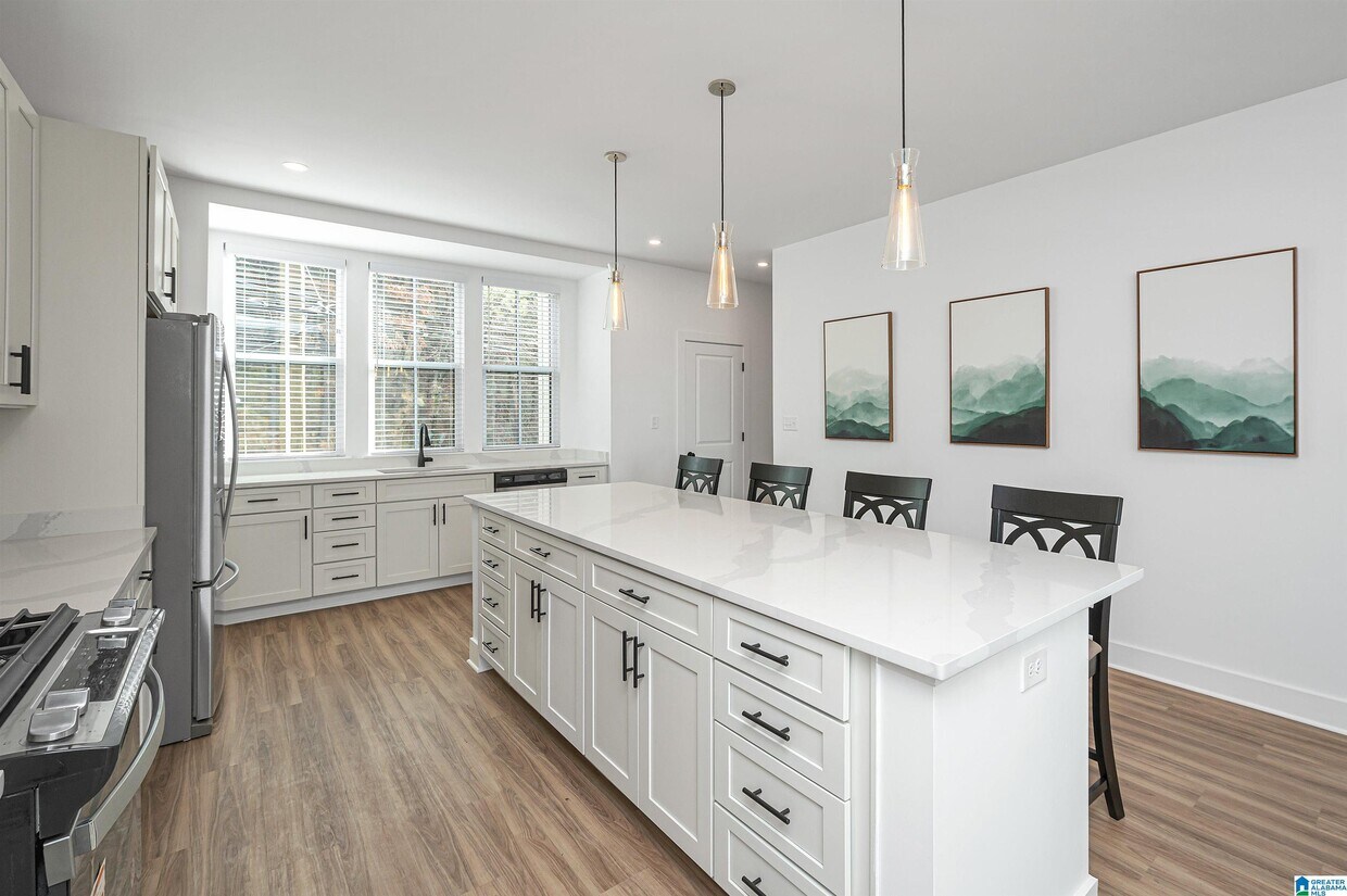 Foto principal - 2456 18th St S