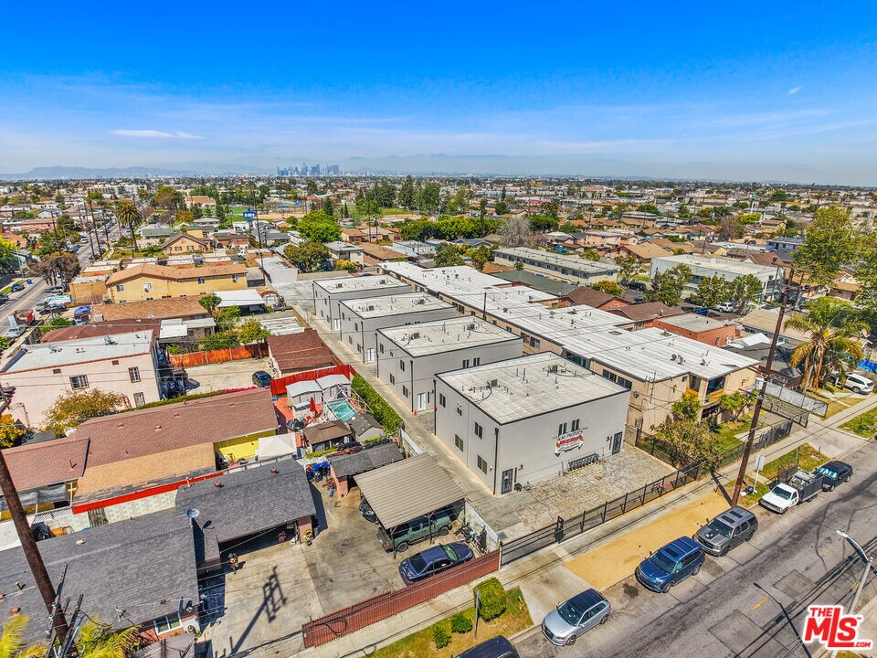 Foto principal - 649 W 92nd St