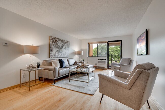 Foto del interior - 311 Kenwood Apartments | Spacious 1-Bedroo...