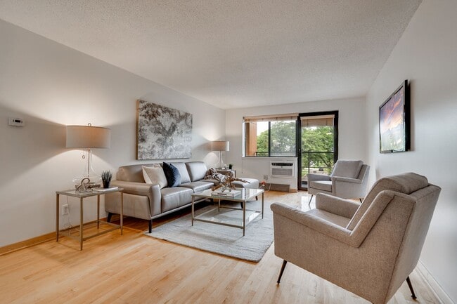 Interior Photo - 311 Kenwood Apartments | Spacious 1-Bedroo...