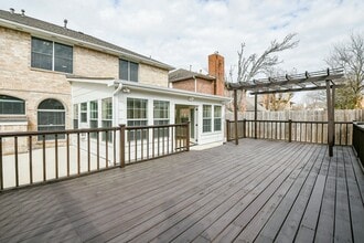 Building Photo - 815 Robins Way