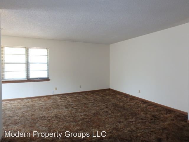 Building Photo - 4400 Mesa Dr