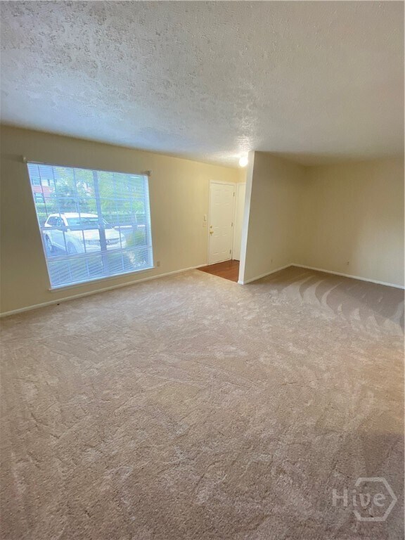Foto del edificio - 79 Knollwood Ln