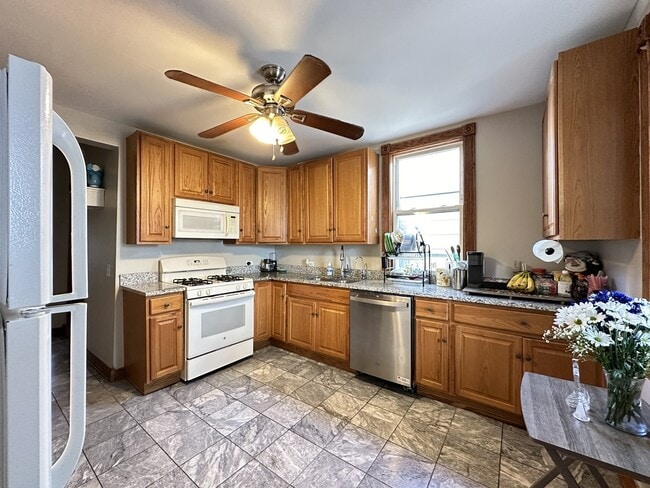 Building Photo - 3532 N Elston Ave
