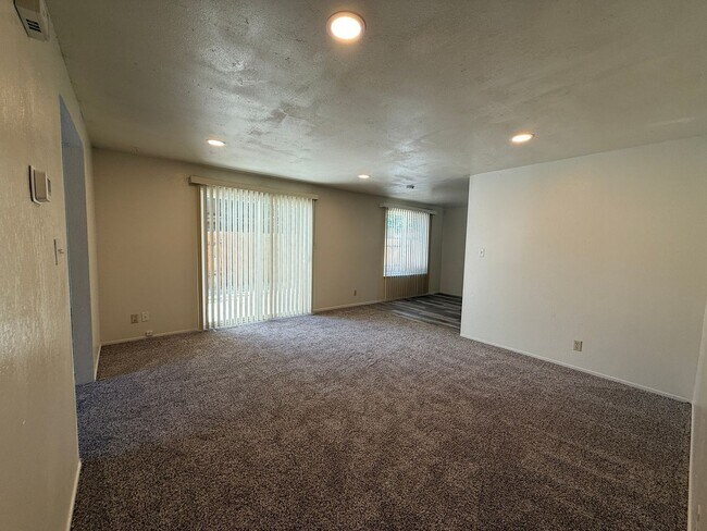 Foto del edificio - Adorable single story home in Sparks