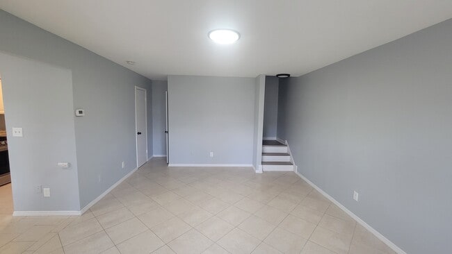 Building Photo - 720 S New Rd