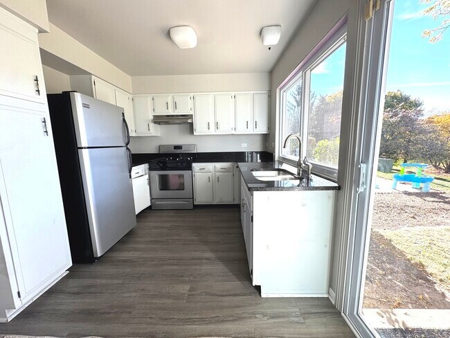 Foto del edificio - 1992 Holbrook Ln