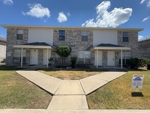 Building Photo - 4504 Deek Dr