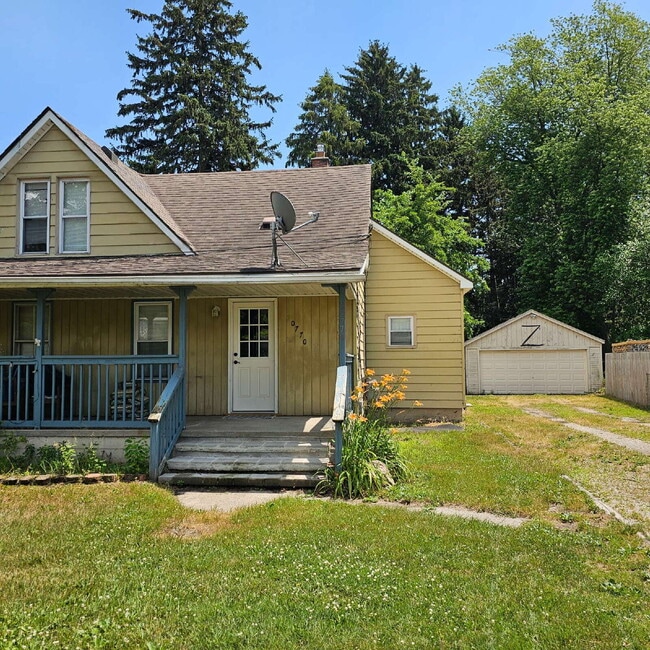 Building Photo - Duplex - 2 Bedroom, 2 Full Bathrooms and a...