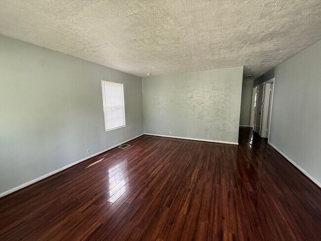 Foto del edificio - 3236 Nicholas Ave