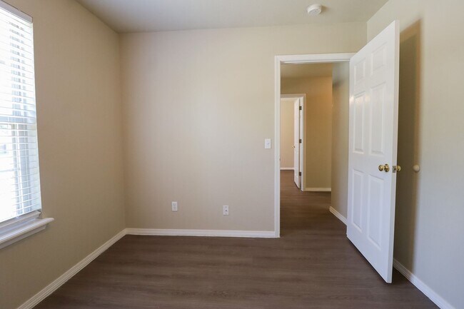 Foto del edificio - Emerson Elementary Zoned - 3 bedroom / 2 b...