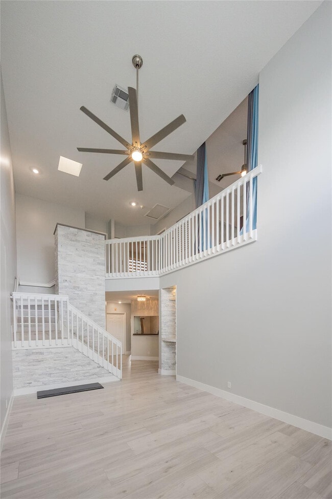 Foto del edificio - 50 Desford Ln