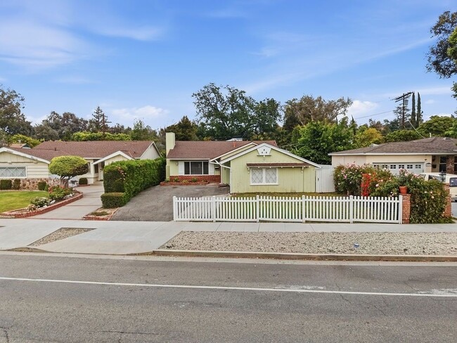 Building Photo - 4958 Canoga Ave