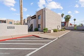Building Photo - 1065 W 1st St