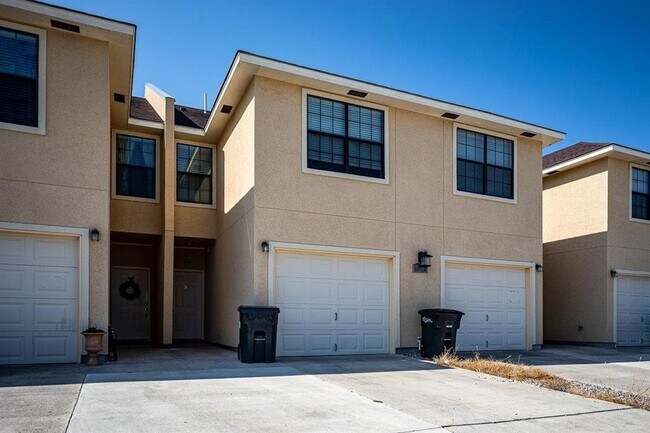Building Photo - 316 Ama Caro Dr