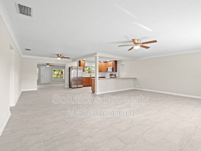 Building Photo - 7740 Pine Lake Dr