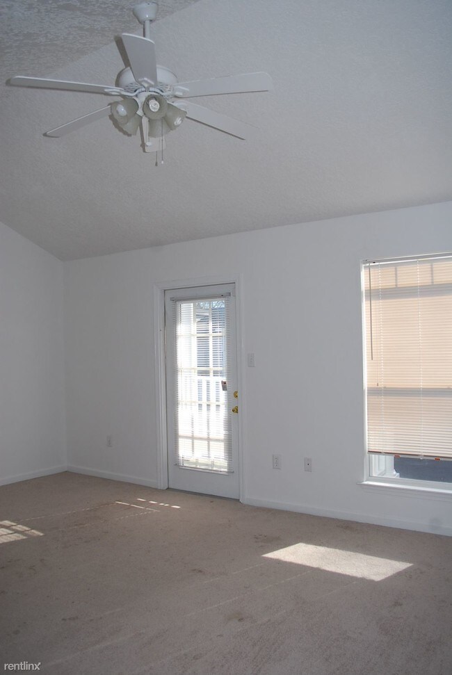 Building Photo - 1121 Century Oaks Dr