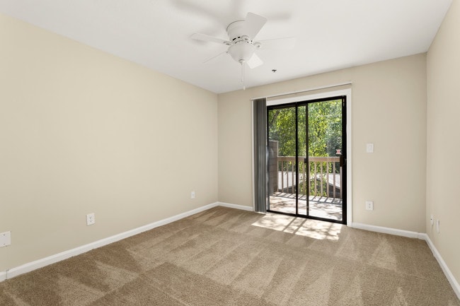 Building Photo - Calibre Lake