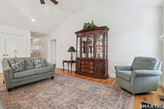 Building Photo - 90 Applegate