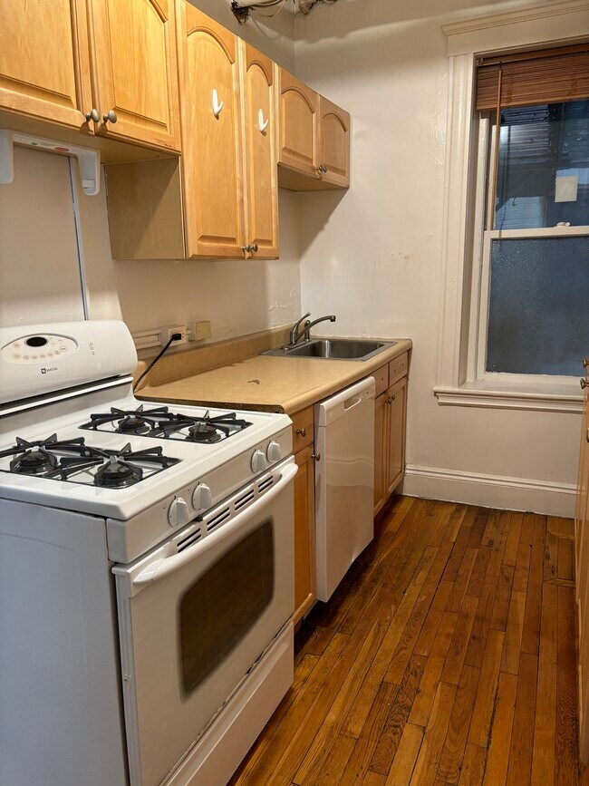 Building Photo - 6 Marlborough St