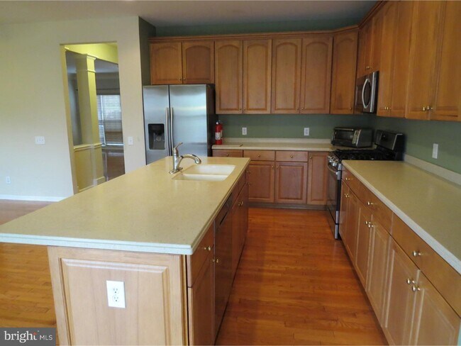 Building Photo - 2110 Redbud Ln