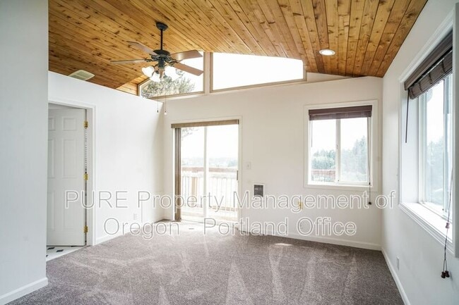 Building Photo - 14235 SW Meeker Terrace