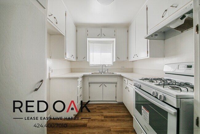 Building Photo - ~1 Month FREE~ + LOW DEPOSIT! Spacious One...