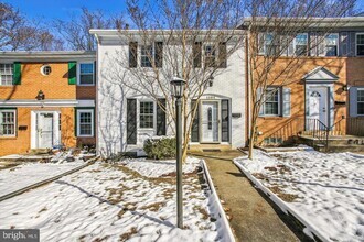 Building Photo - 1204 Fox Run Pl
