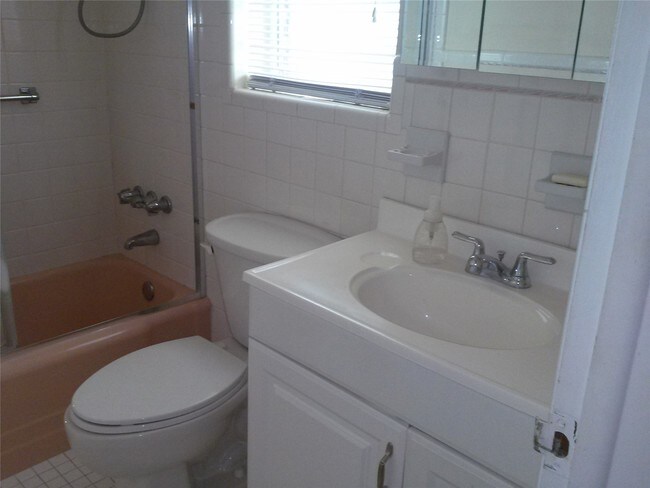Building Photo - 707 S 19th Ave