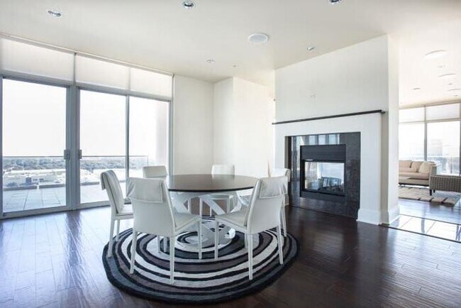 Foto del edificio - 8088 Park Ln