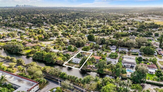 Foto del edificio - 201 S Biscayne River Dr