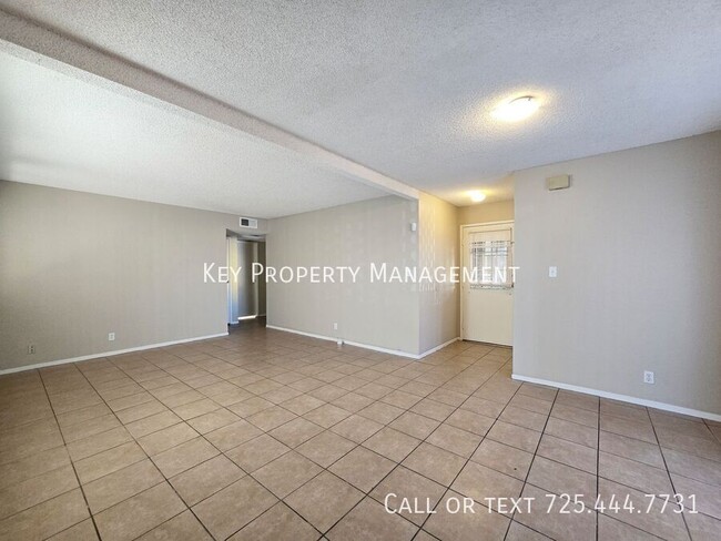 Foto del edificio - 2 BEDROOM CONDO NEAR DECATUR AND FLAMINGO