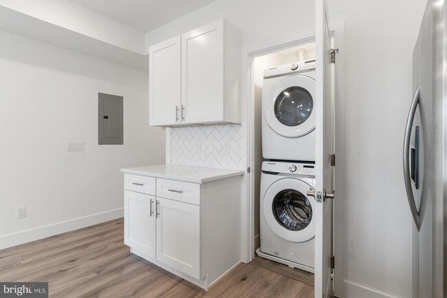 Building Photo - 2429 W Thompson St