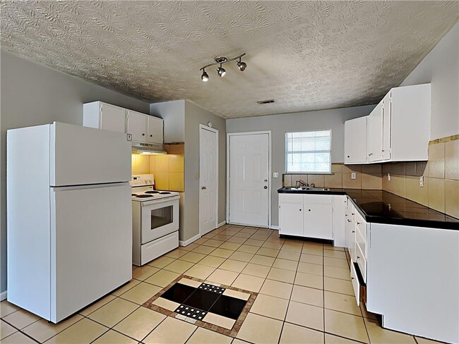 Building Photo - 6114 Green Acres Dr SW