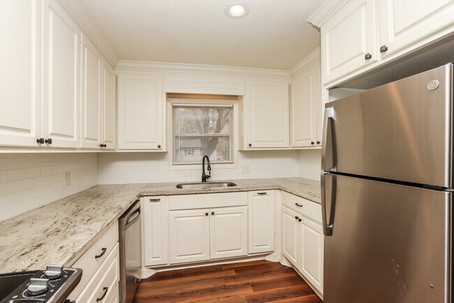 Building Photo - Beautiful 3 Bedroom Home