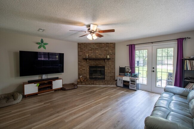 Foto del edificio - 21 Pinewood Ln